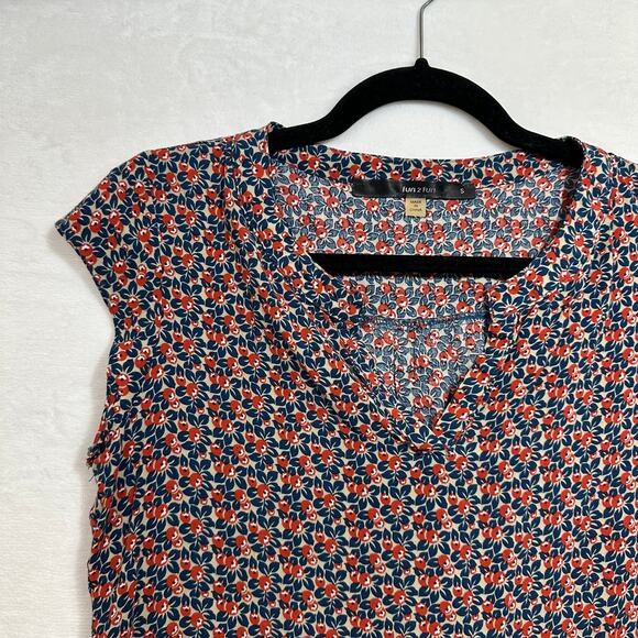 Fun2Fun Berry Print‎ V-Neck Short Sleeve Shirt Small Top Blouse Red & Blue Cute - Picture 2 of 7